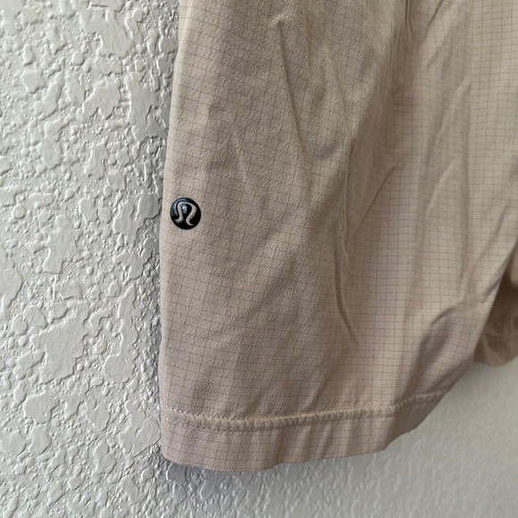 LULULEMON Men's Tan Shorts Size 34 in Excellent Condition - Picture 5 of 6